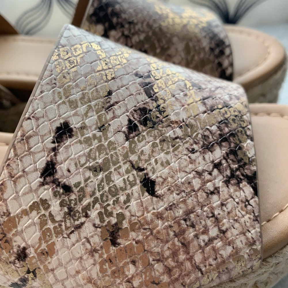 Soda Snake Skin platform Sandals women’s 6.5 or 8, 8.5,9,9.5 or 10 - Picture 13 of 16